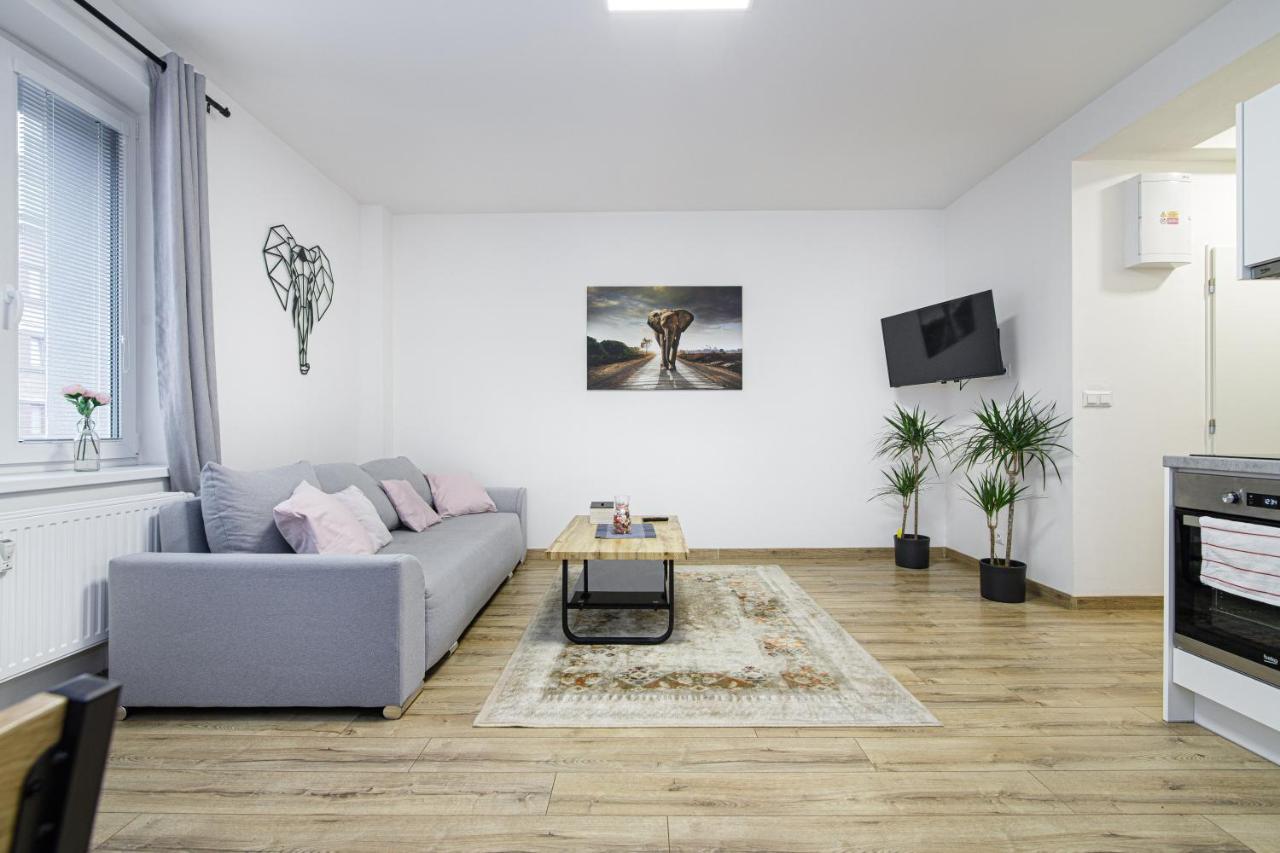 Apartment Hotel Stud Mb Ostrava Bagian luar foto